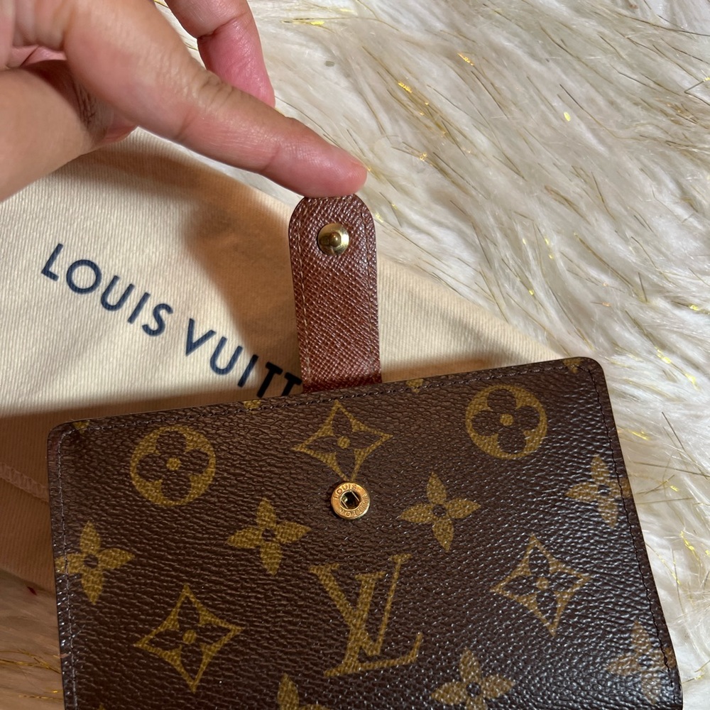 Louis vuitton Short Monogram wallet with duster - Picture 2 of 16